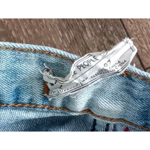 Free People Distressed Jeans Size 27 Crochet Lace Relaxed Ella Blue  Raw Hem - Picture 14 of 14